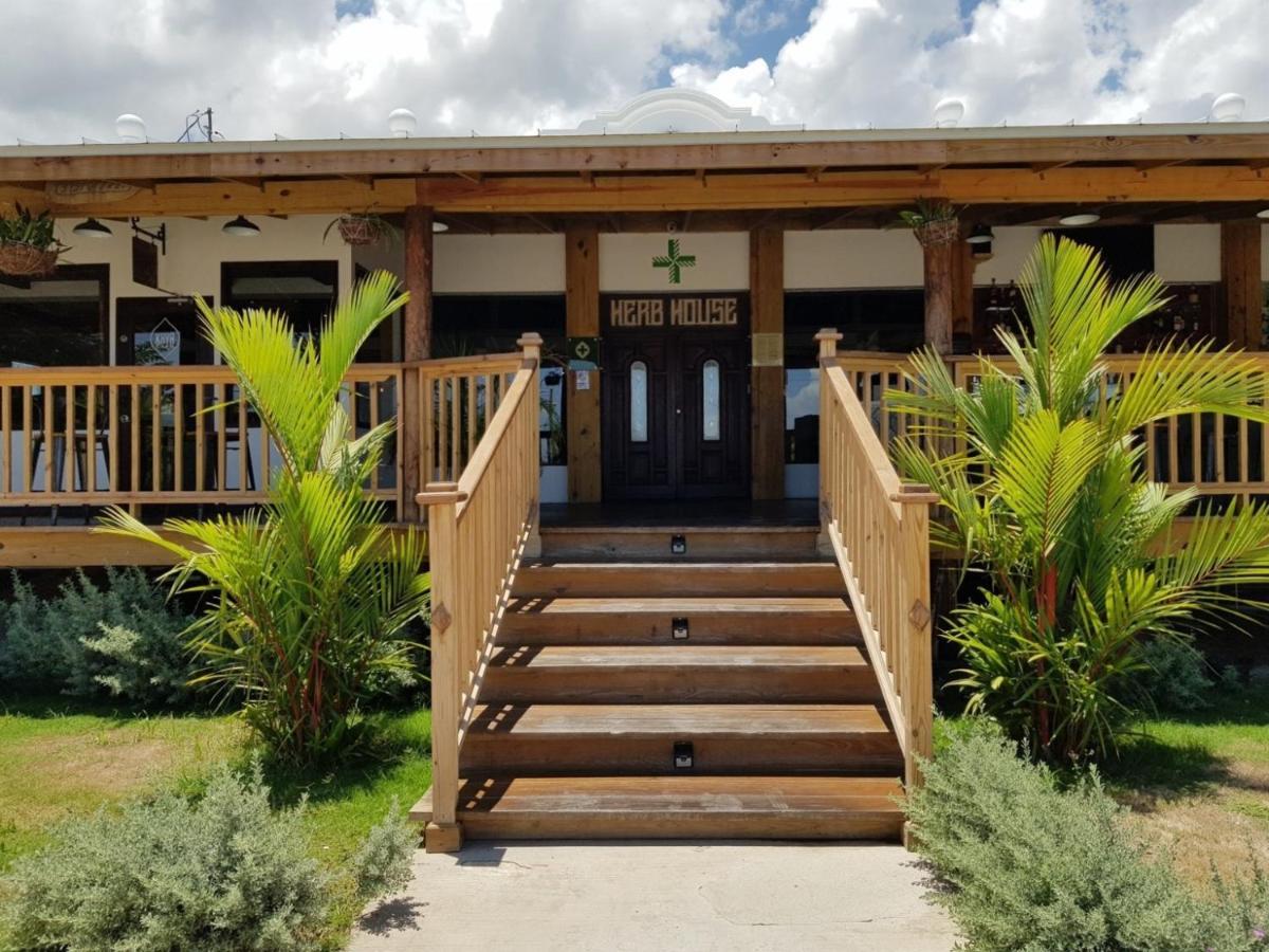Relax Villa Ocho Rios Exterior photo